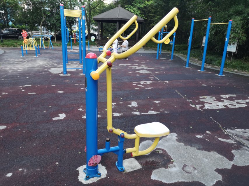 自重拉胸器