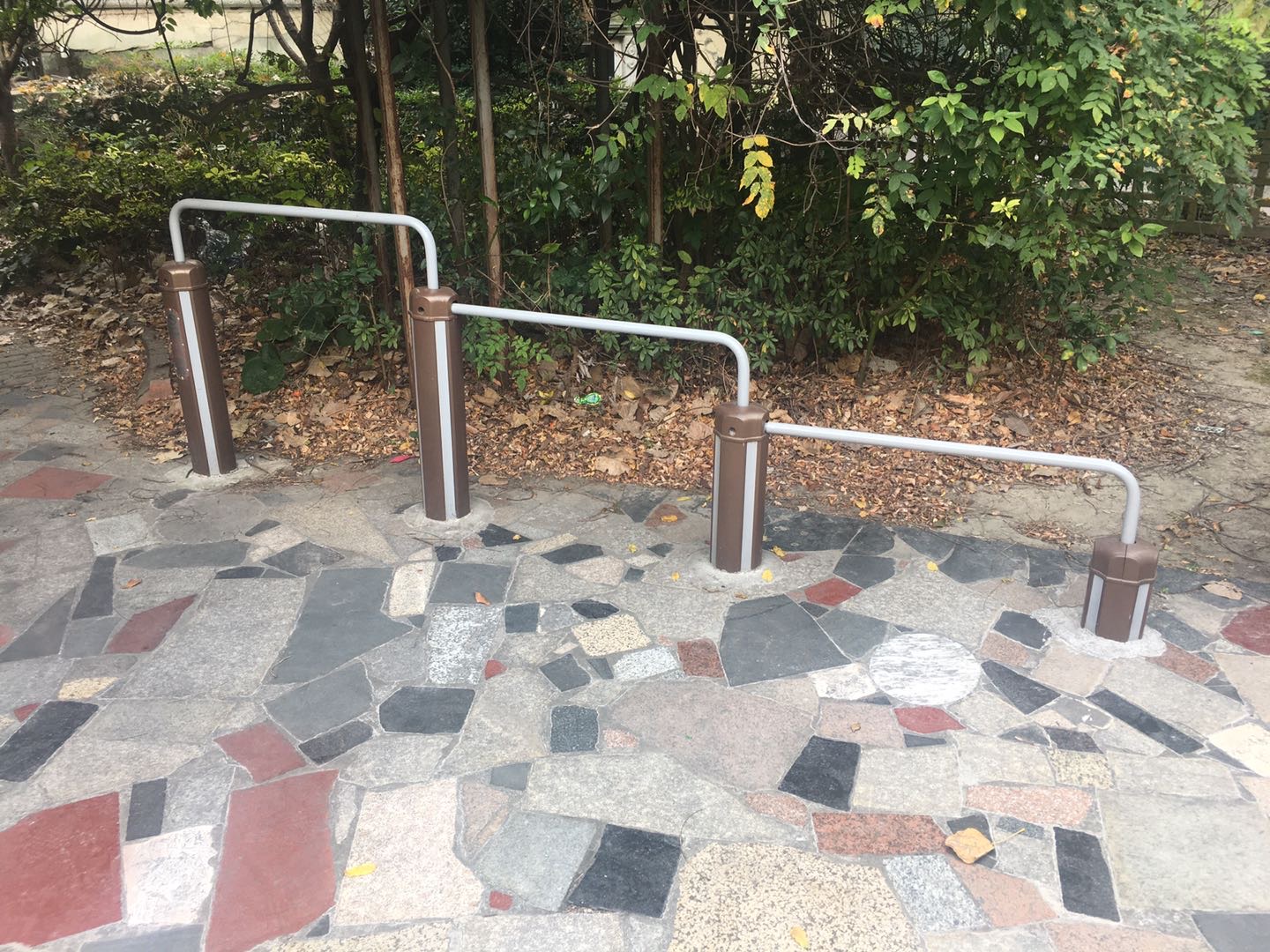 彈震壓腿器