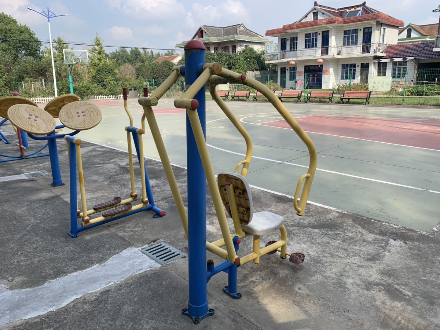 自重推胸器
