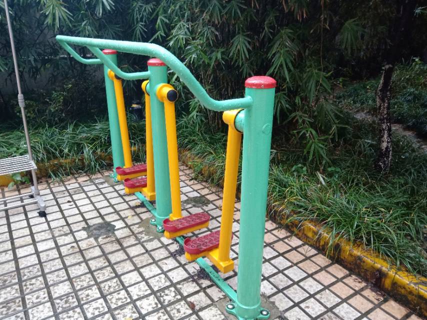 兩聯漫步機