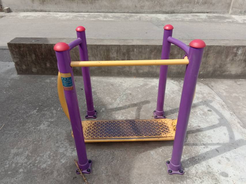 晃板健身器