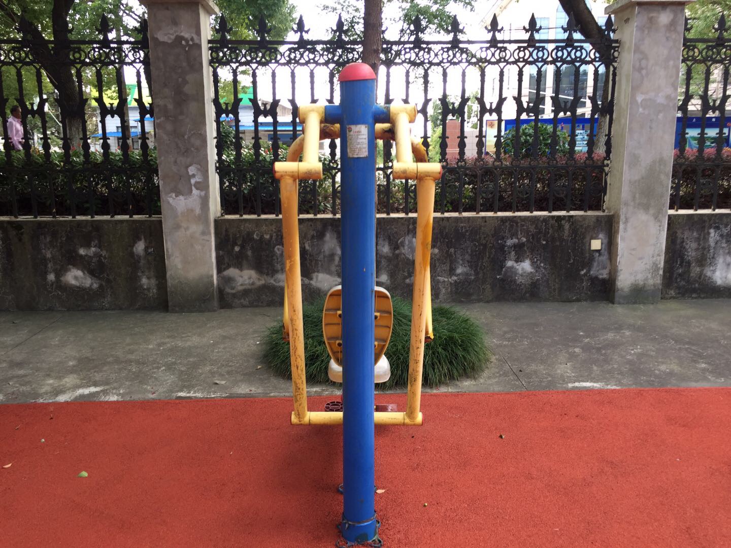 自重推胸器