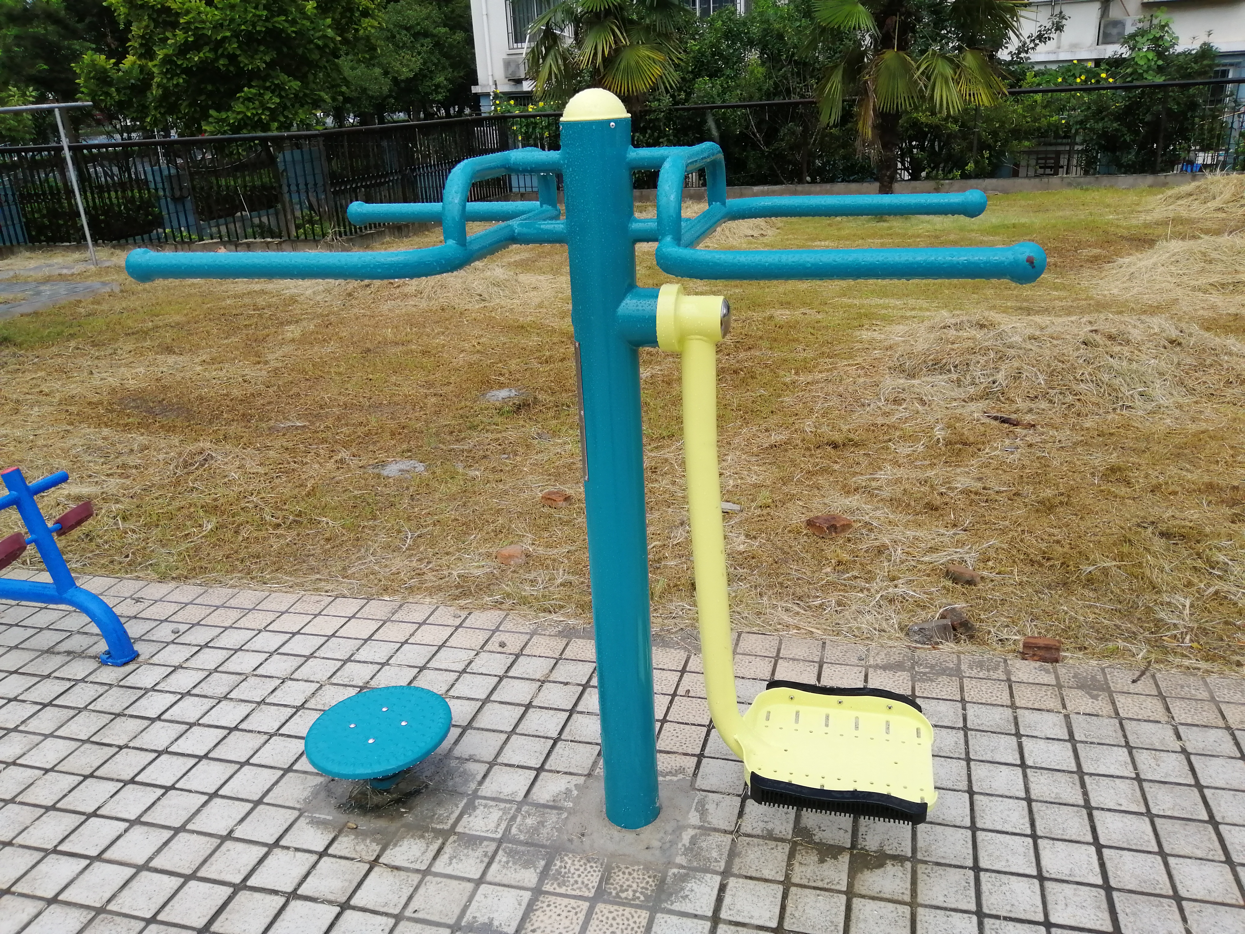 扭腰鐘擺器