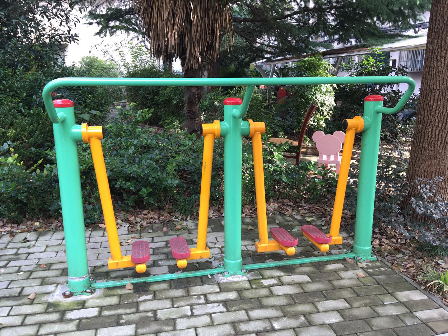 兩聯漫步機