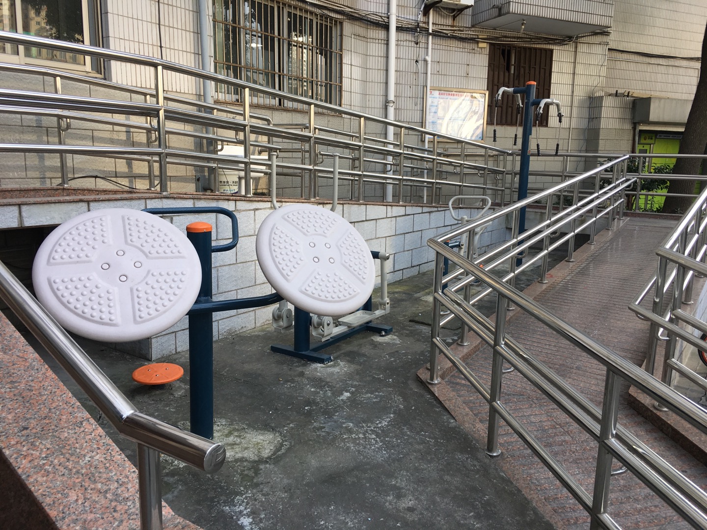 靜安區北站街道海昌居委健身點（ 曲阜西路268號）