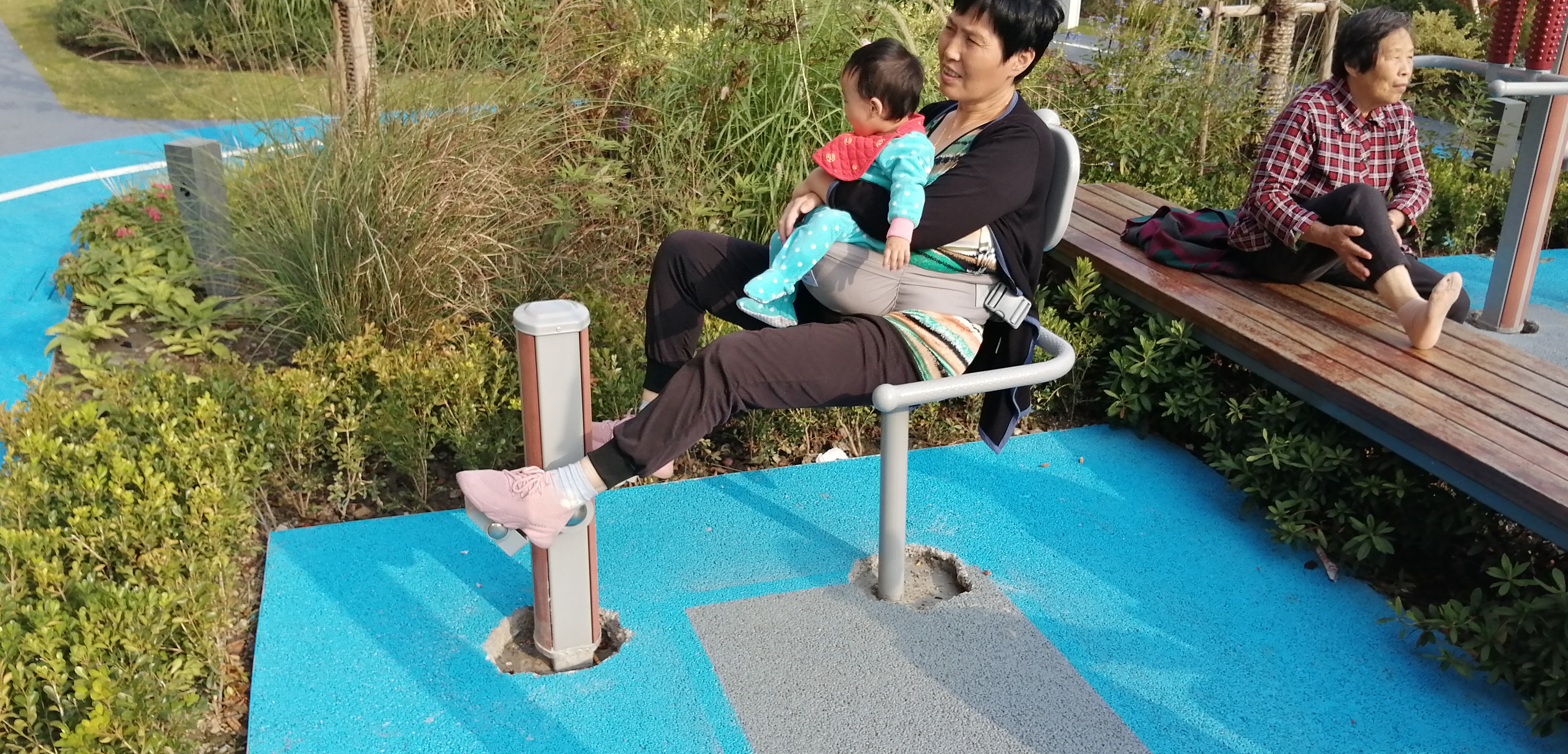 臥式健身車