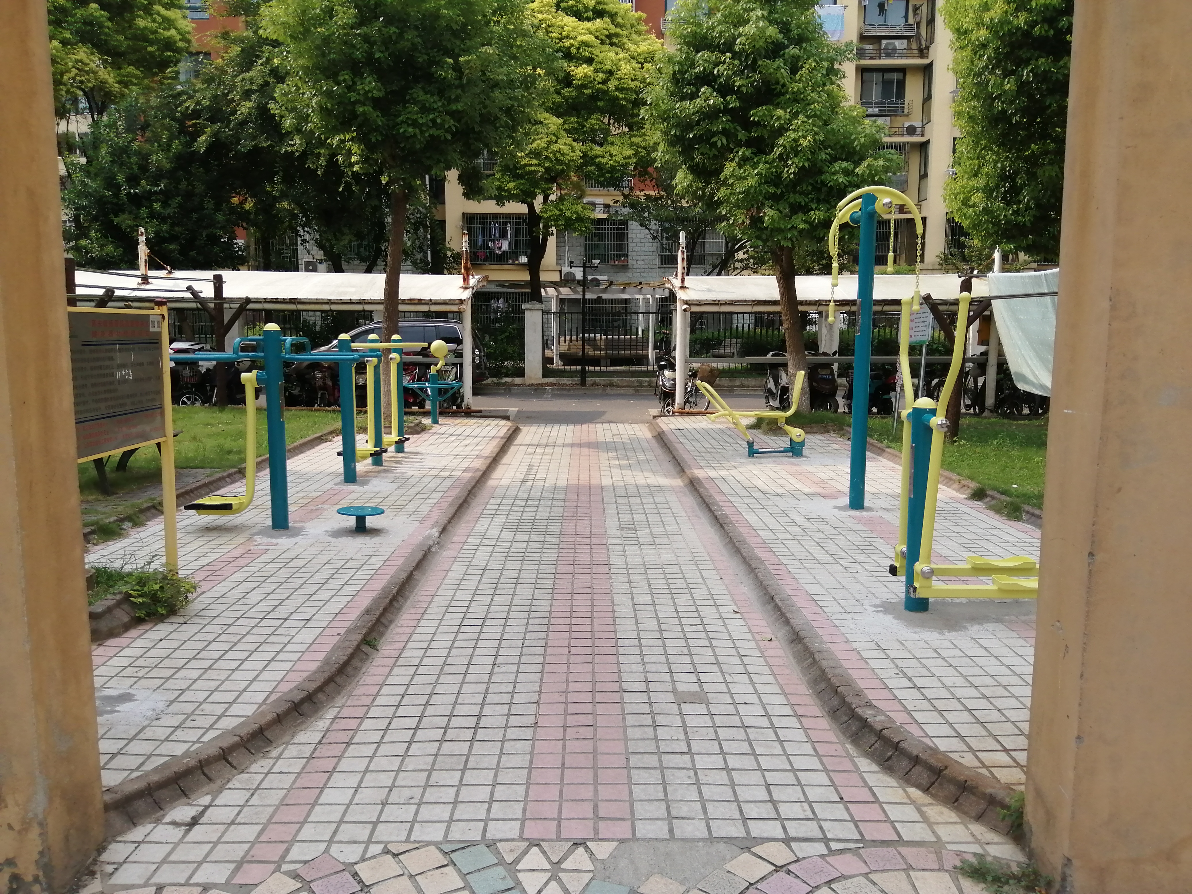 浦東新區高東鎮楊園新村第四居委會健身苑點1