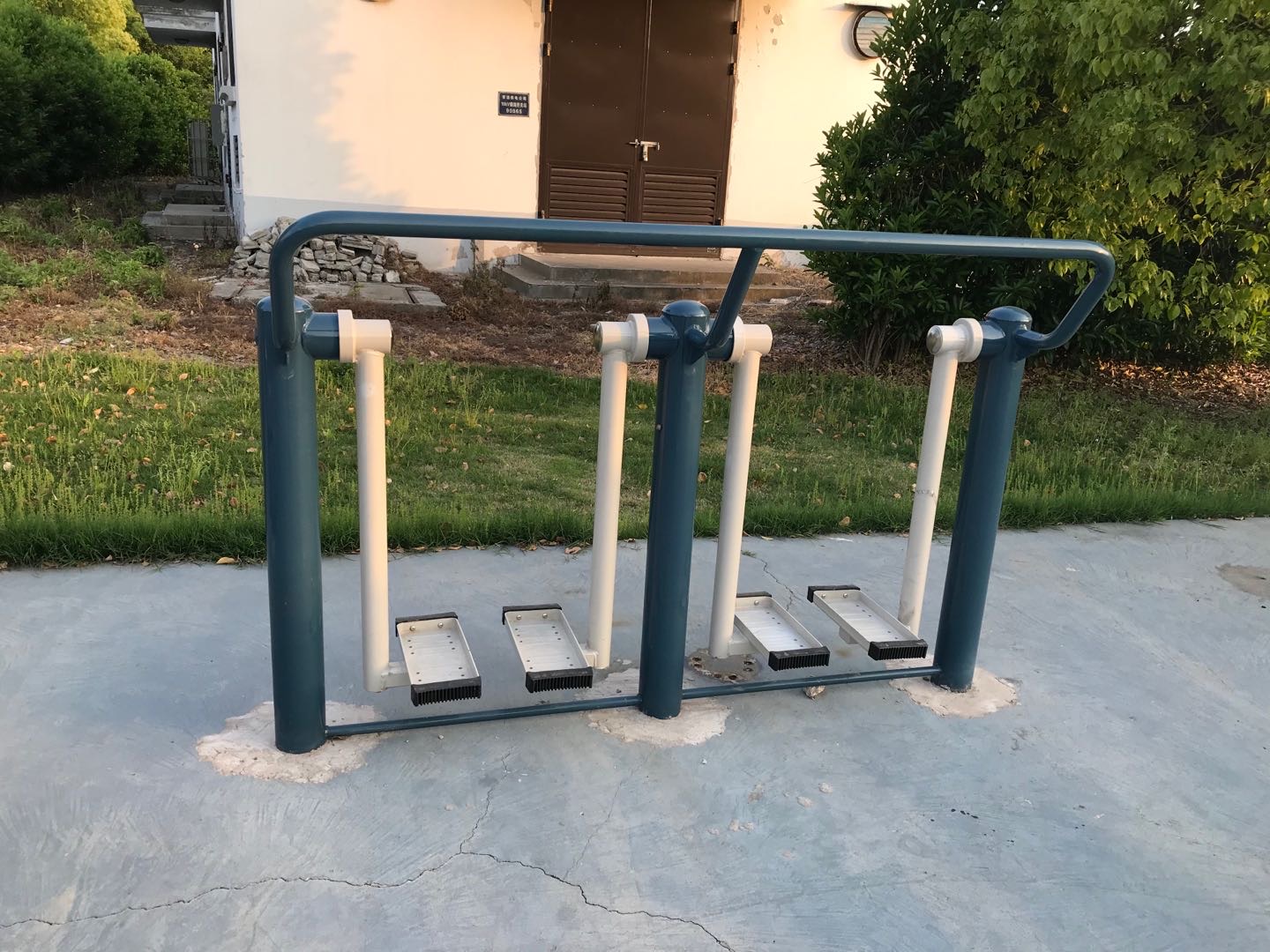 二位太空漫步機