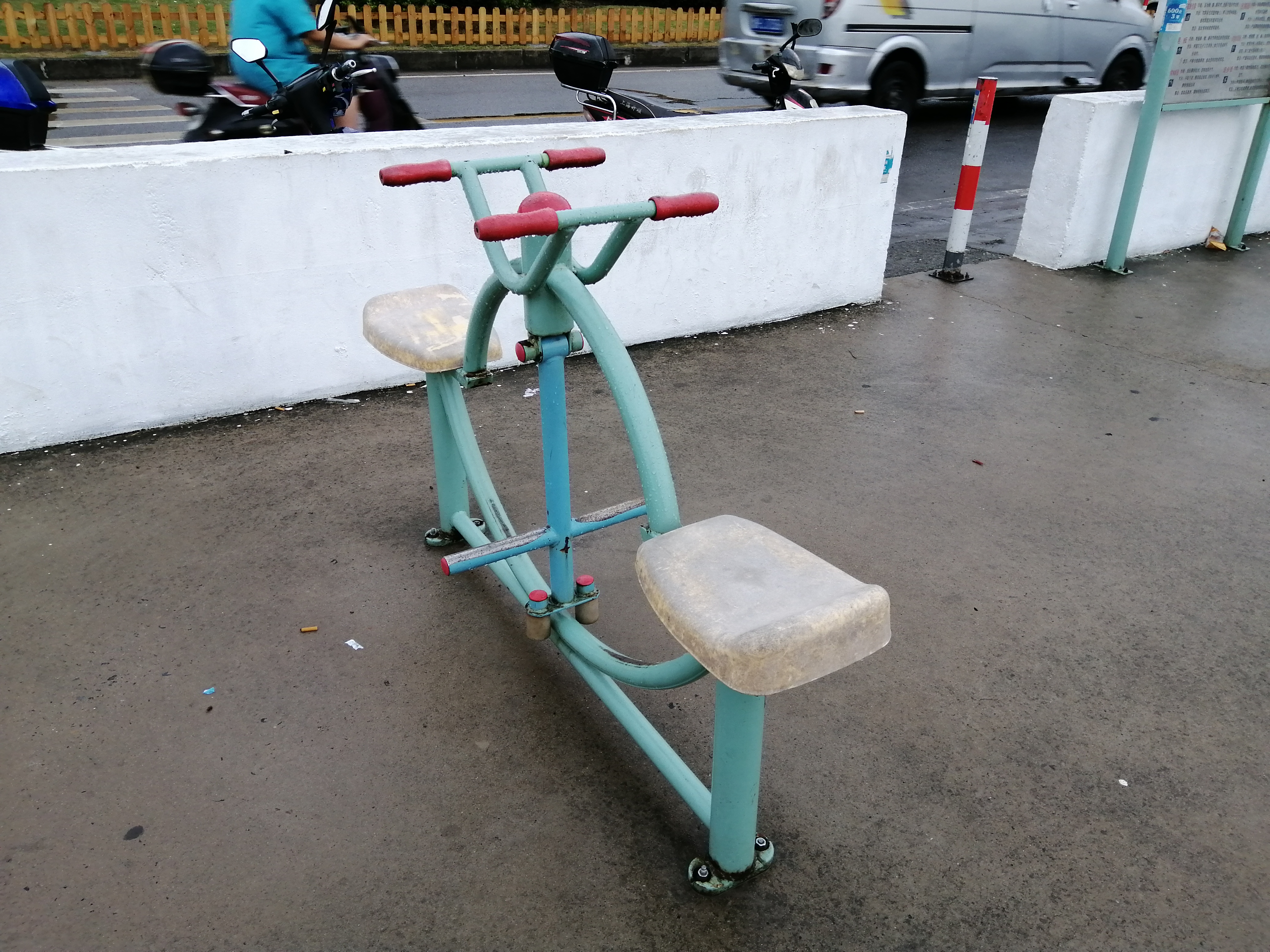 蹬腿器