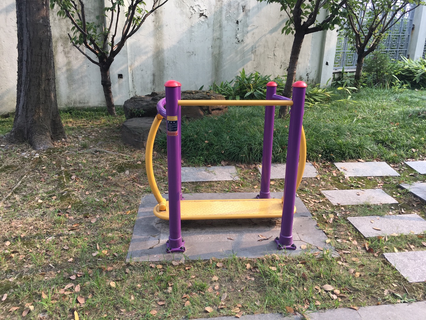 晃板健身器
