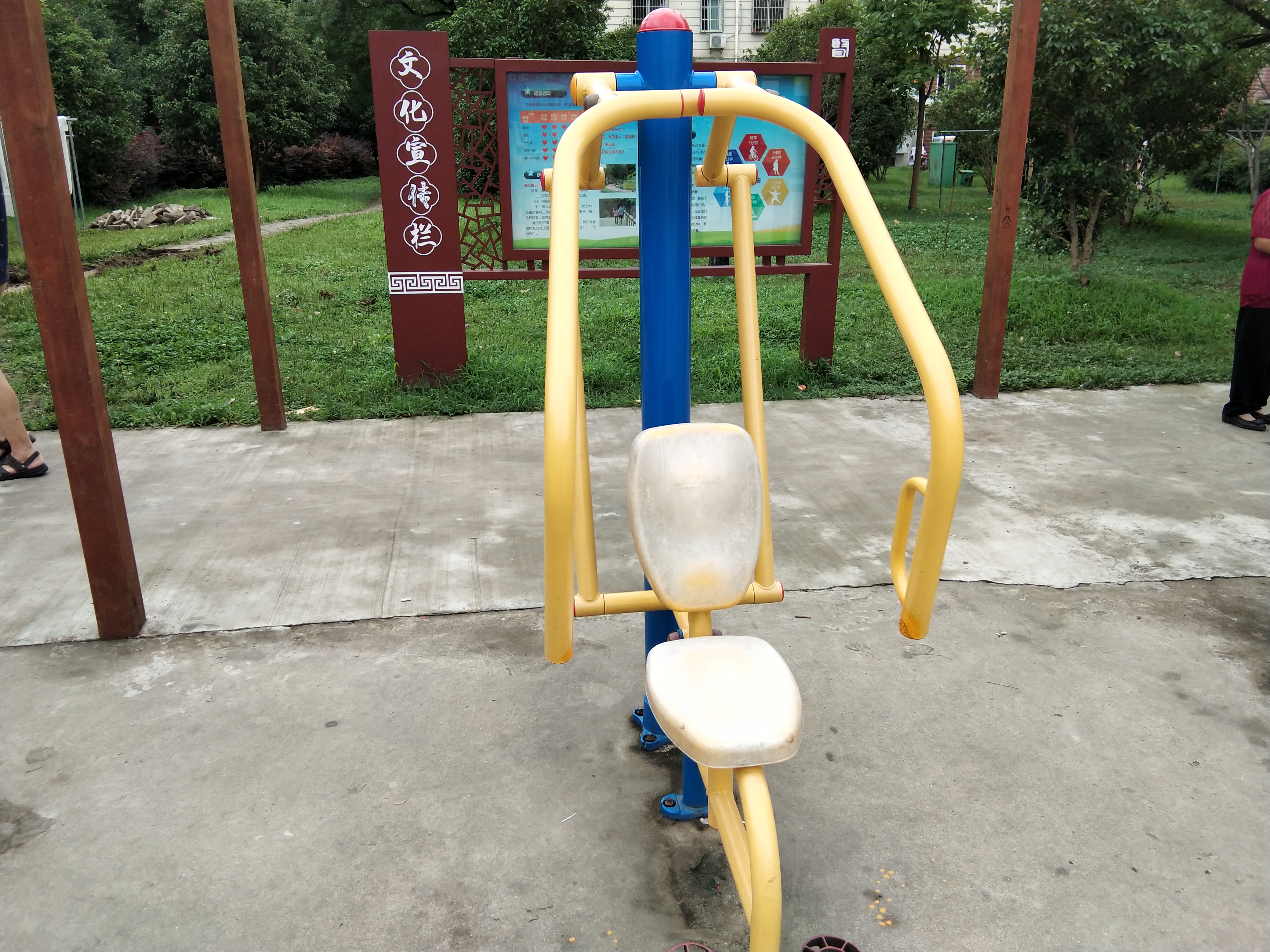 自重推胸器