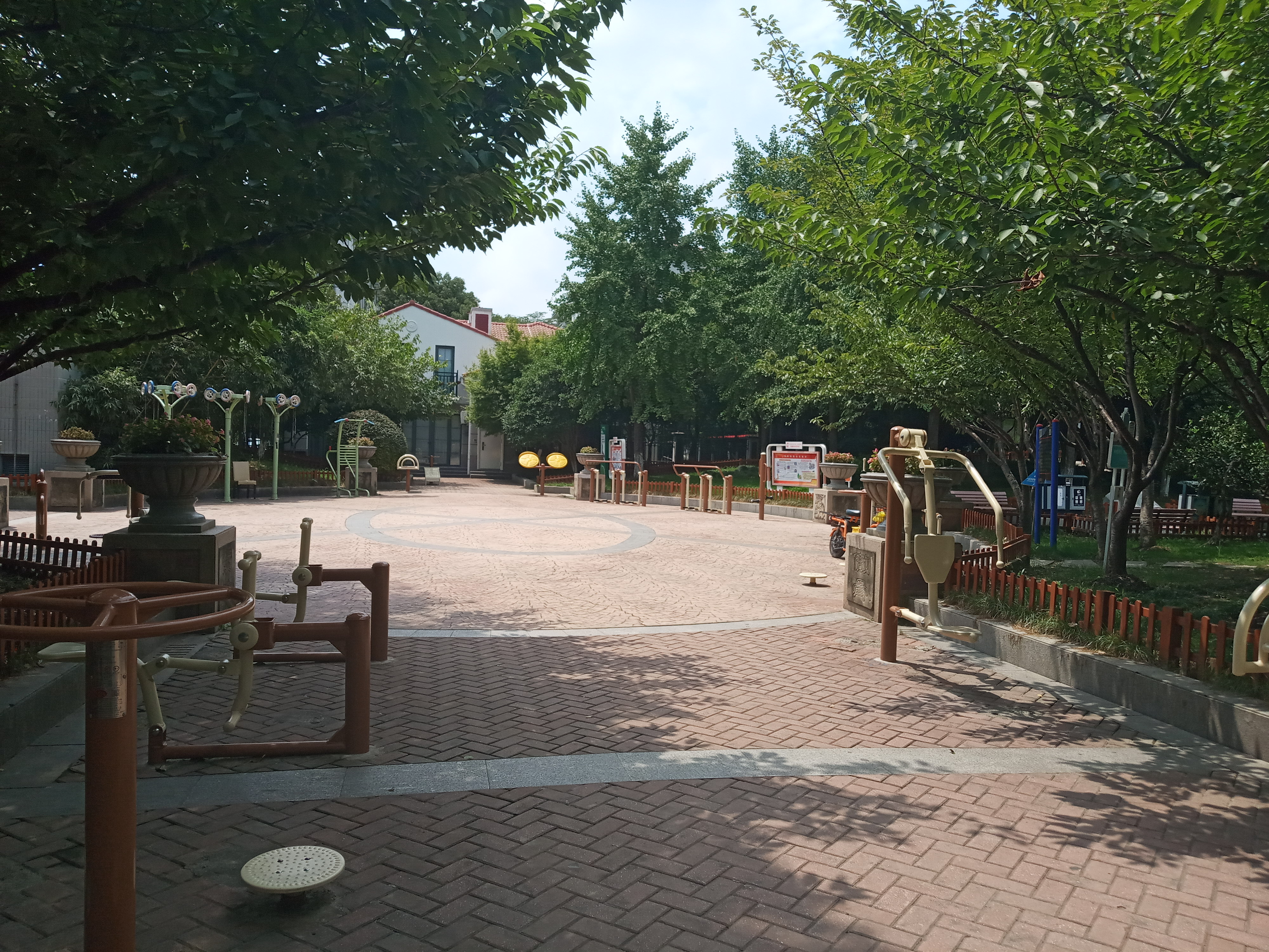 雙擁公園居委健身苑點1