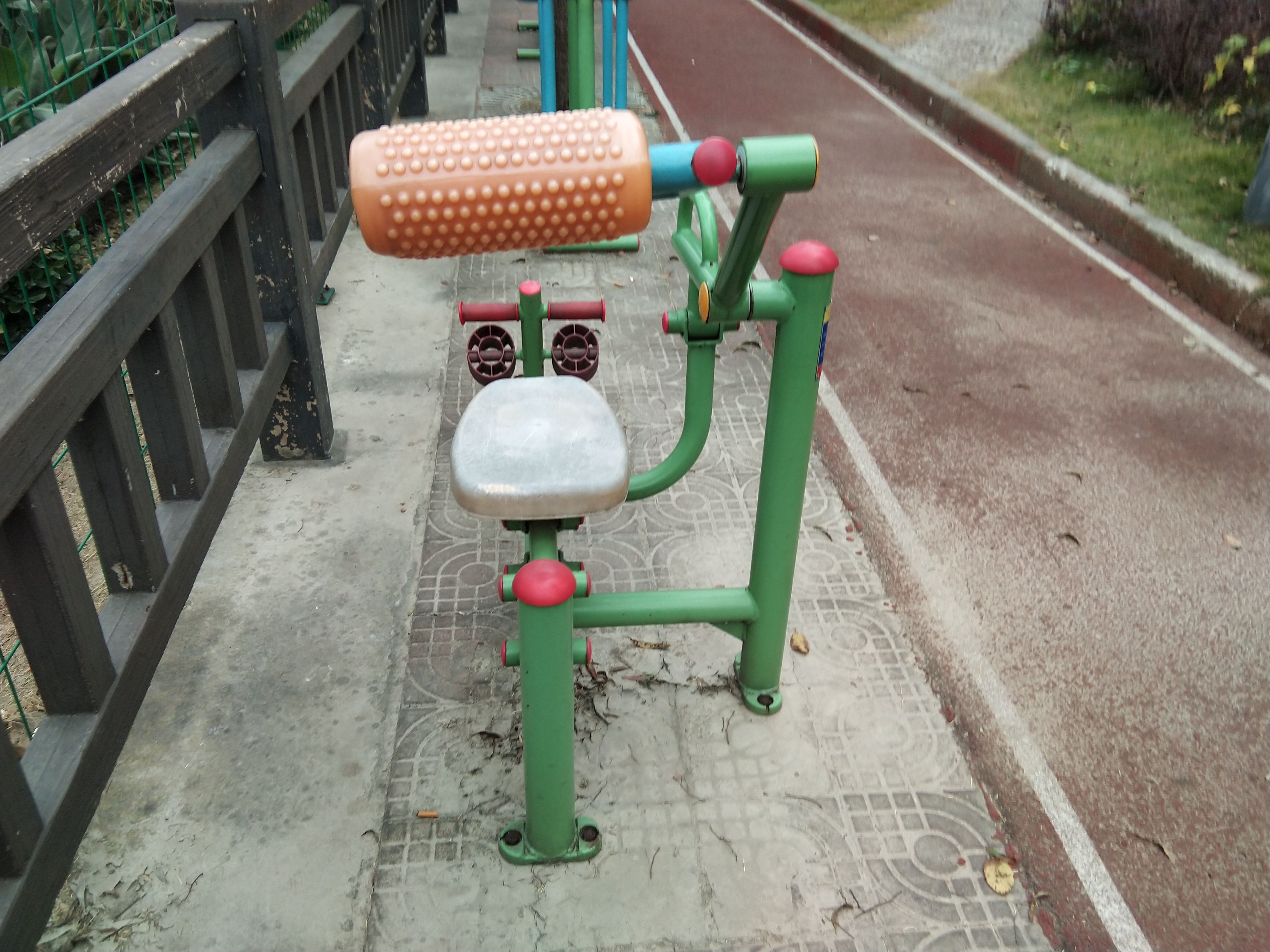 腹背鍛煉器