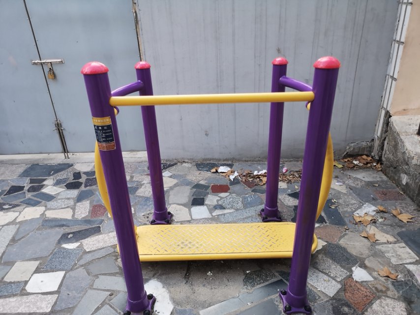 晃板健身器