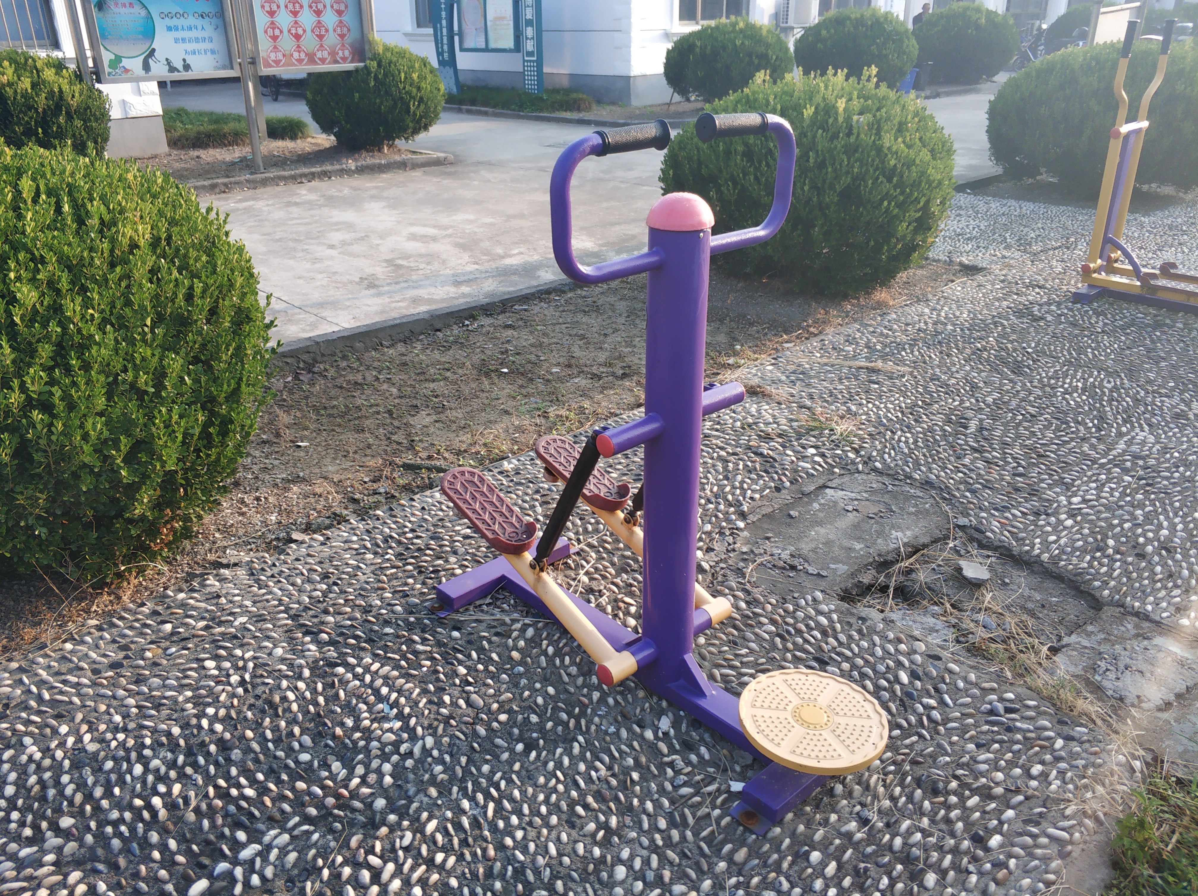 扭腰踏步機