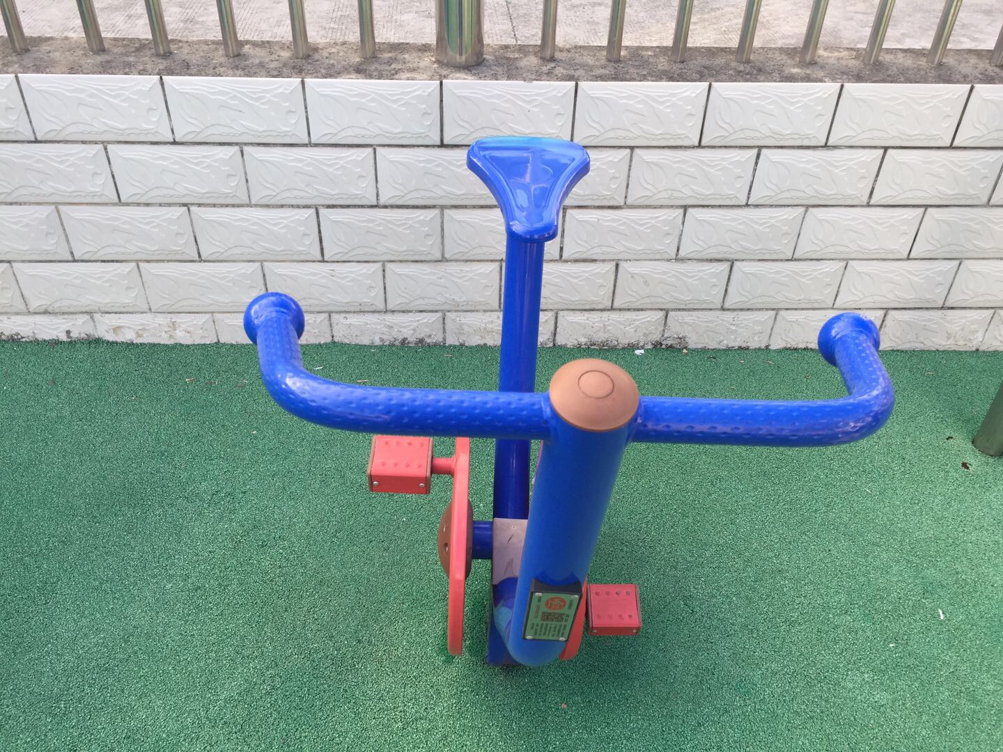 直立健身車