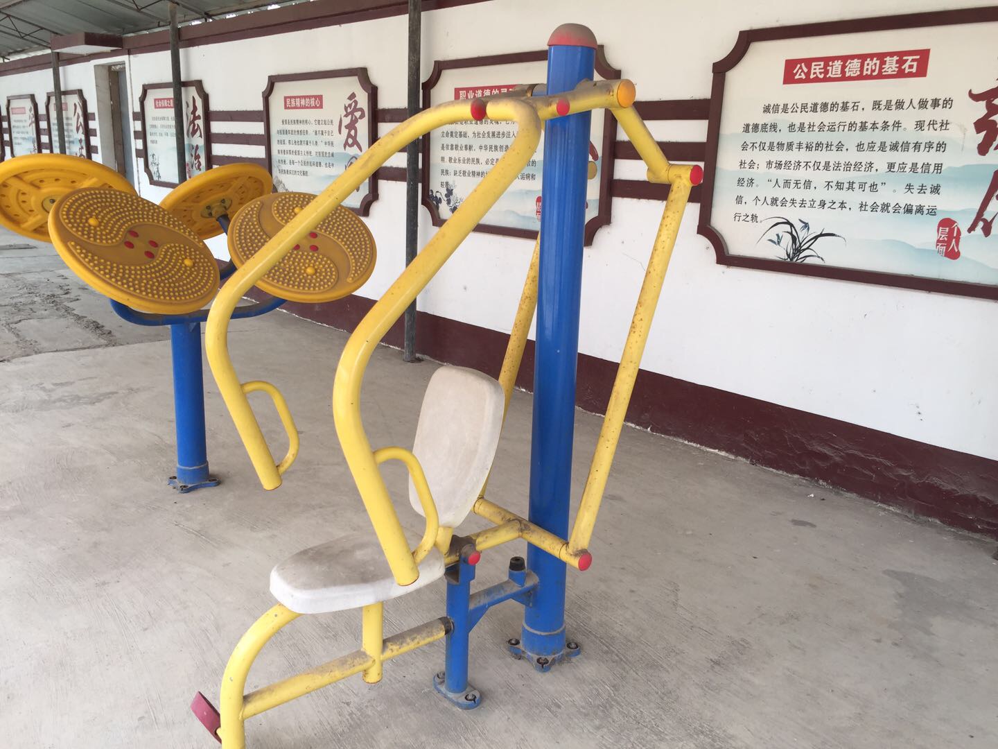 自重推胸器