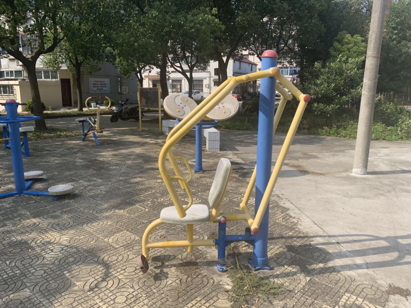 自重拉胸器