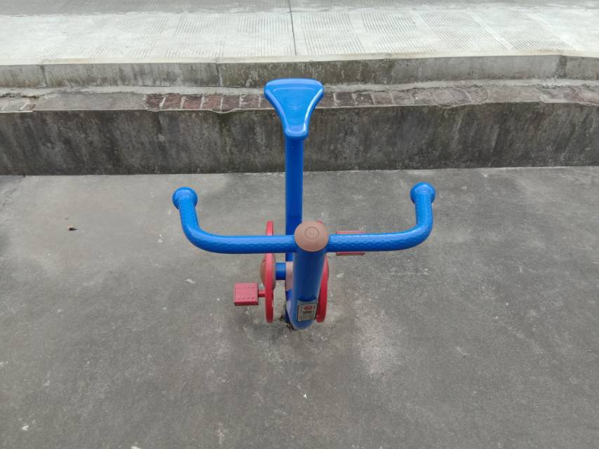 直立健身車
