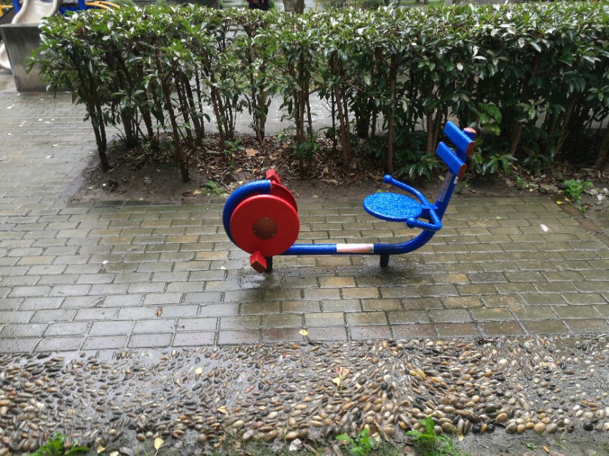 斜躺健身車