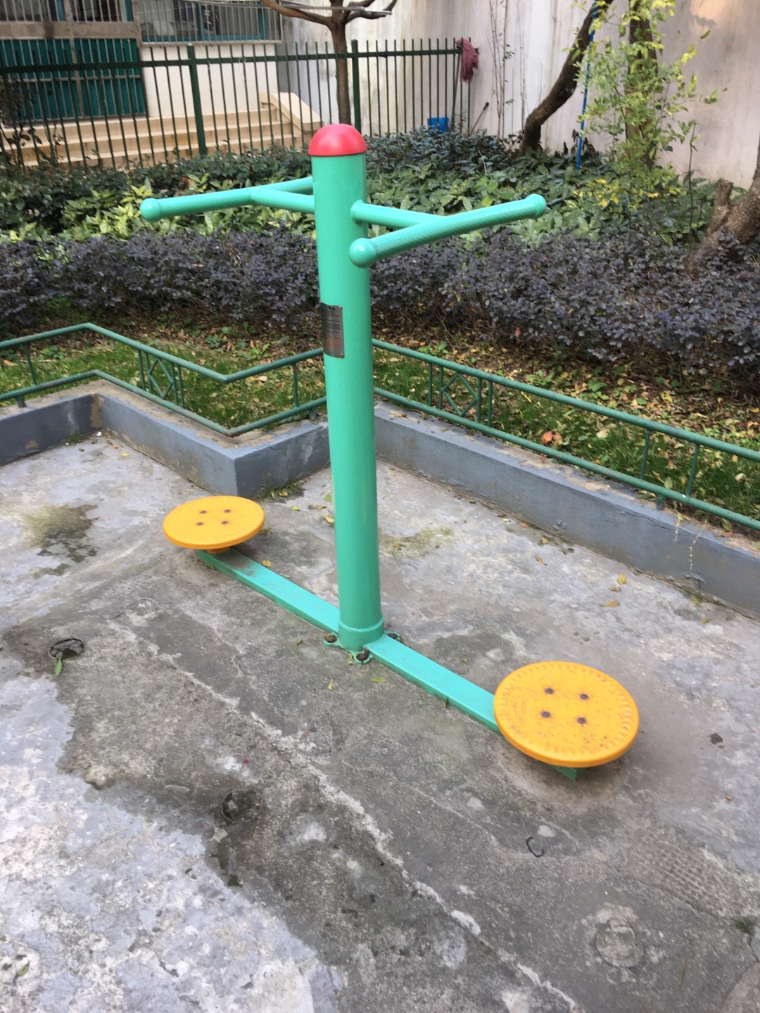 三位扭腰器