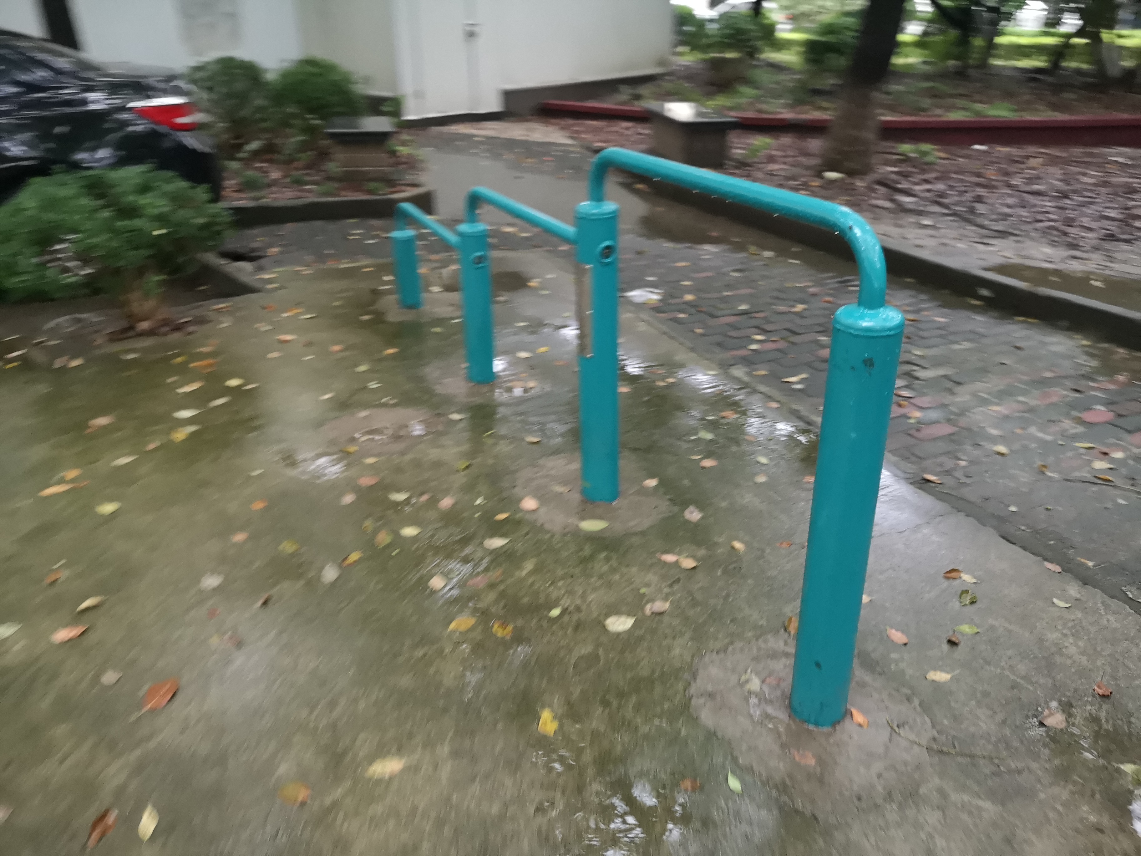 彈震壓腿器