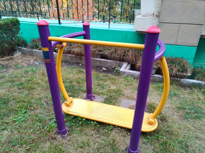 晃板健身器