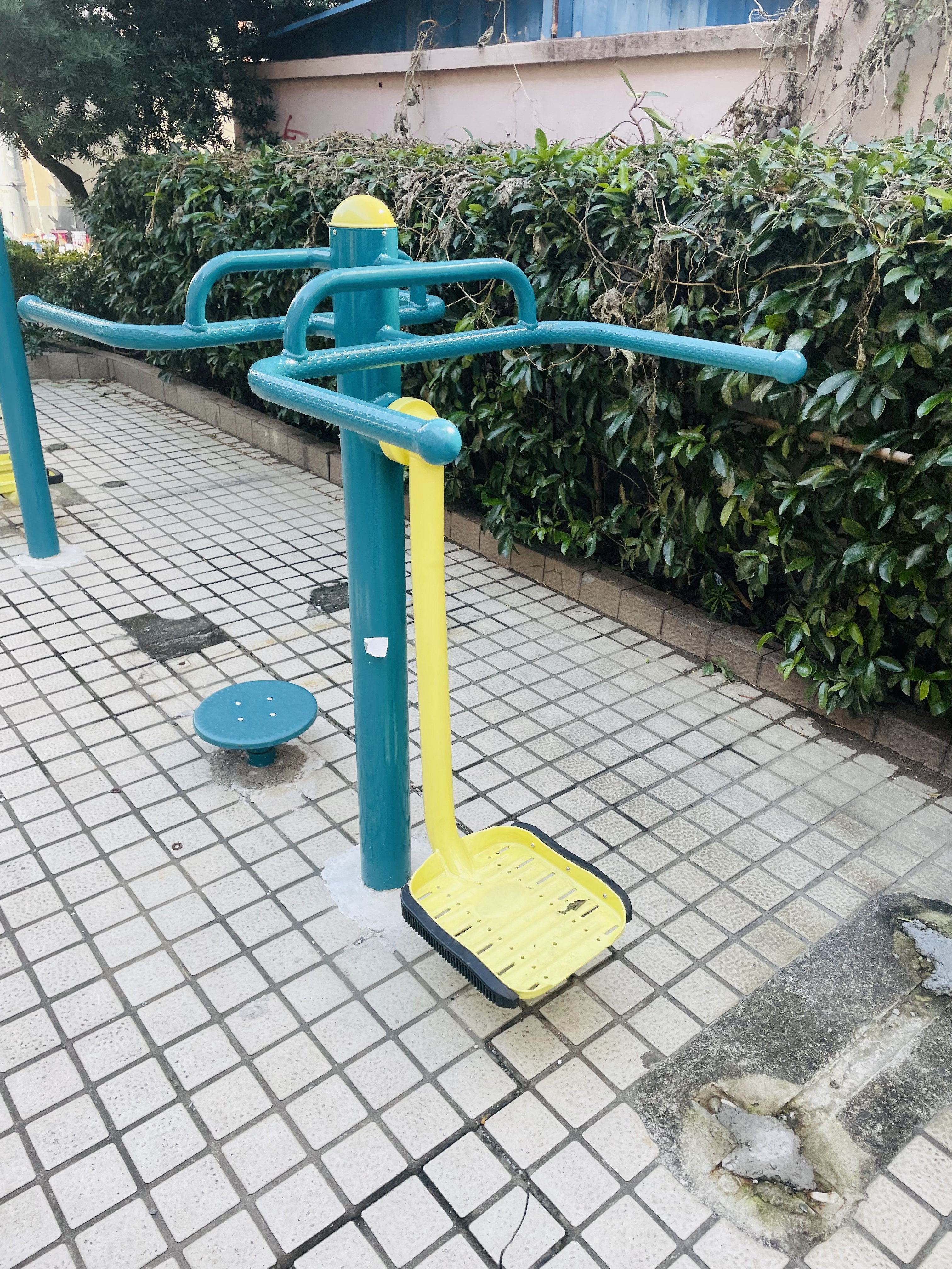 扭腰鐘擺器
