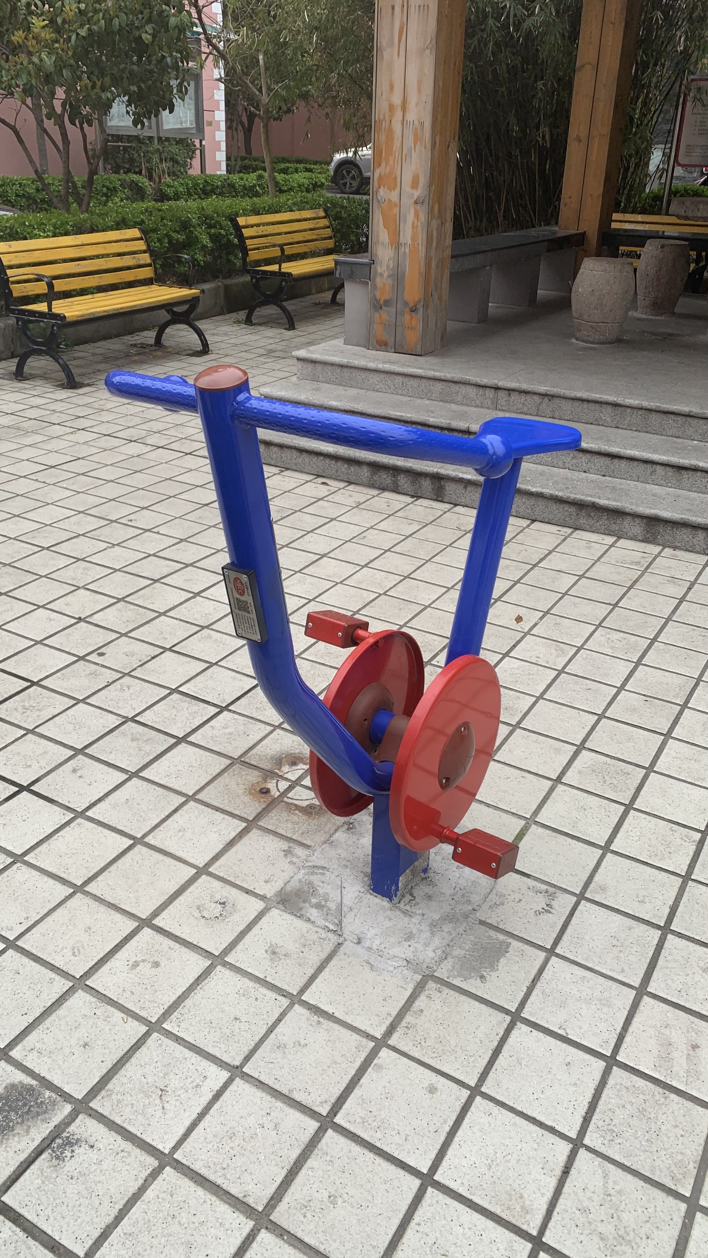 直立健身車
