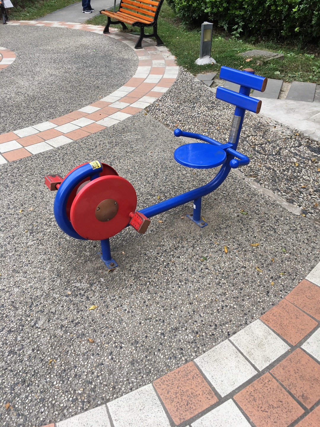 斜躺健身車