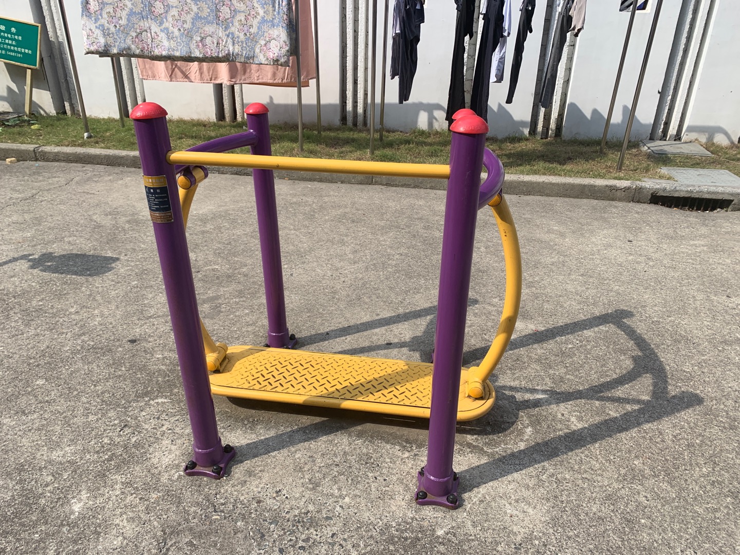 晃板健身器