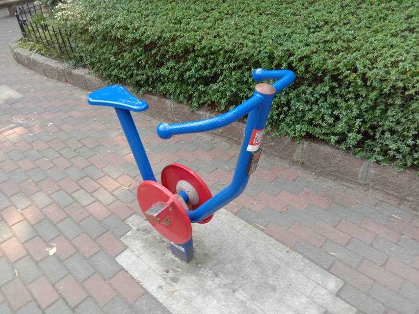 直立健身車