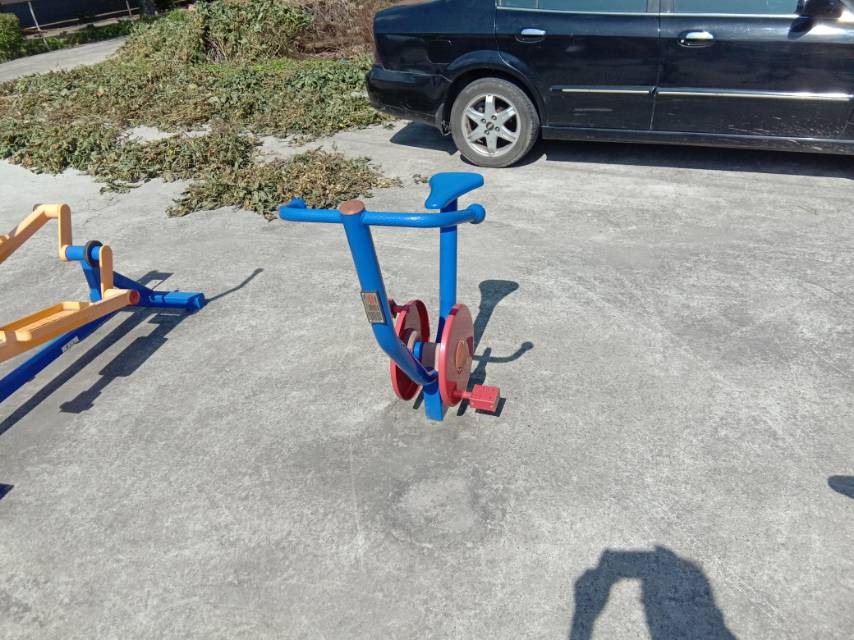 直立健身車