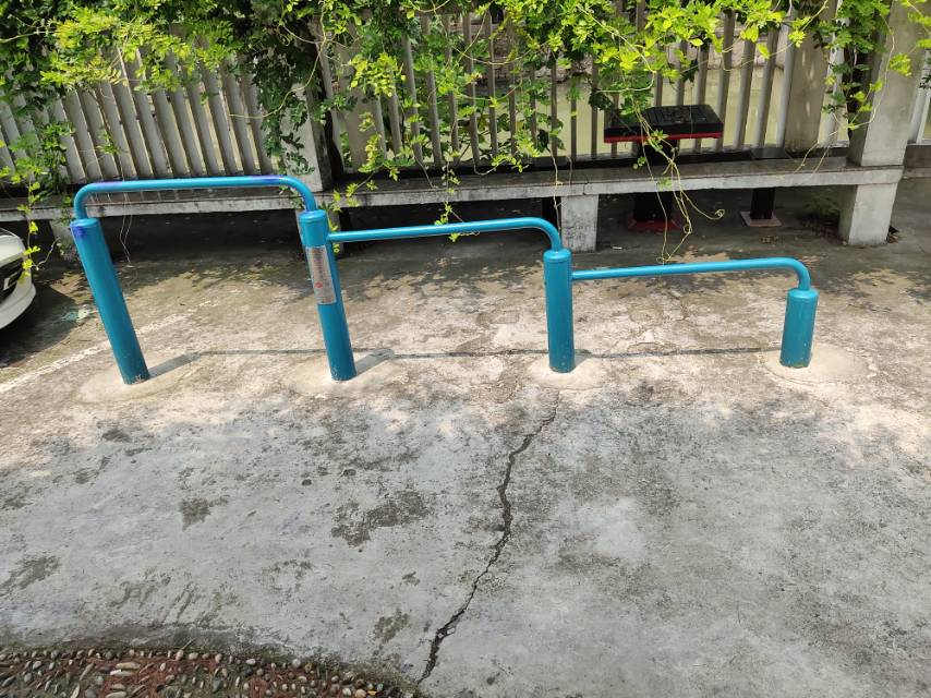 彈震壓腿器