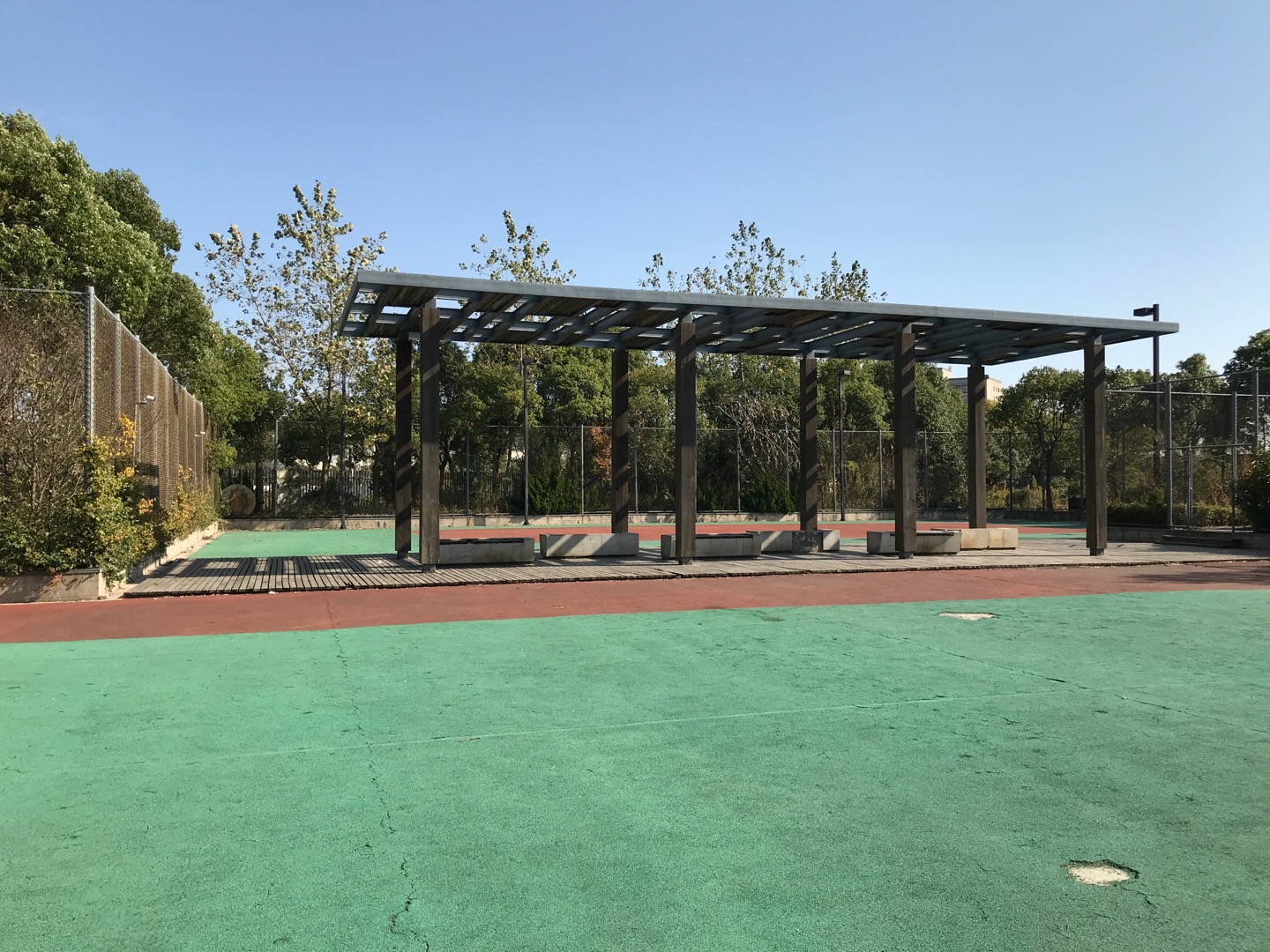東岸漣城網球場
