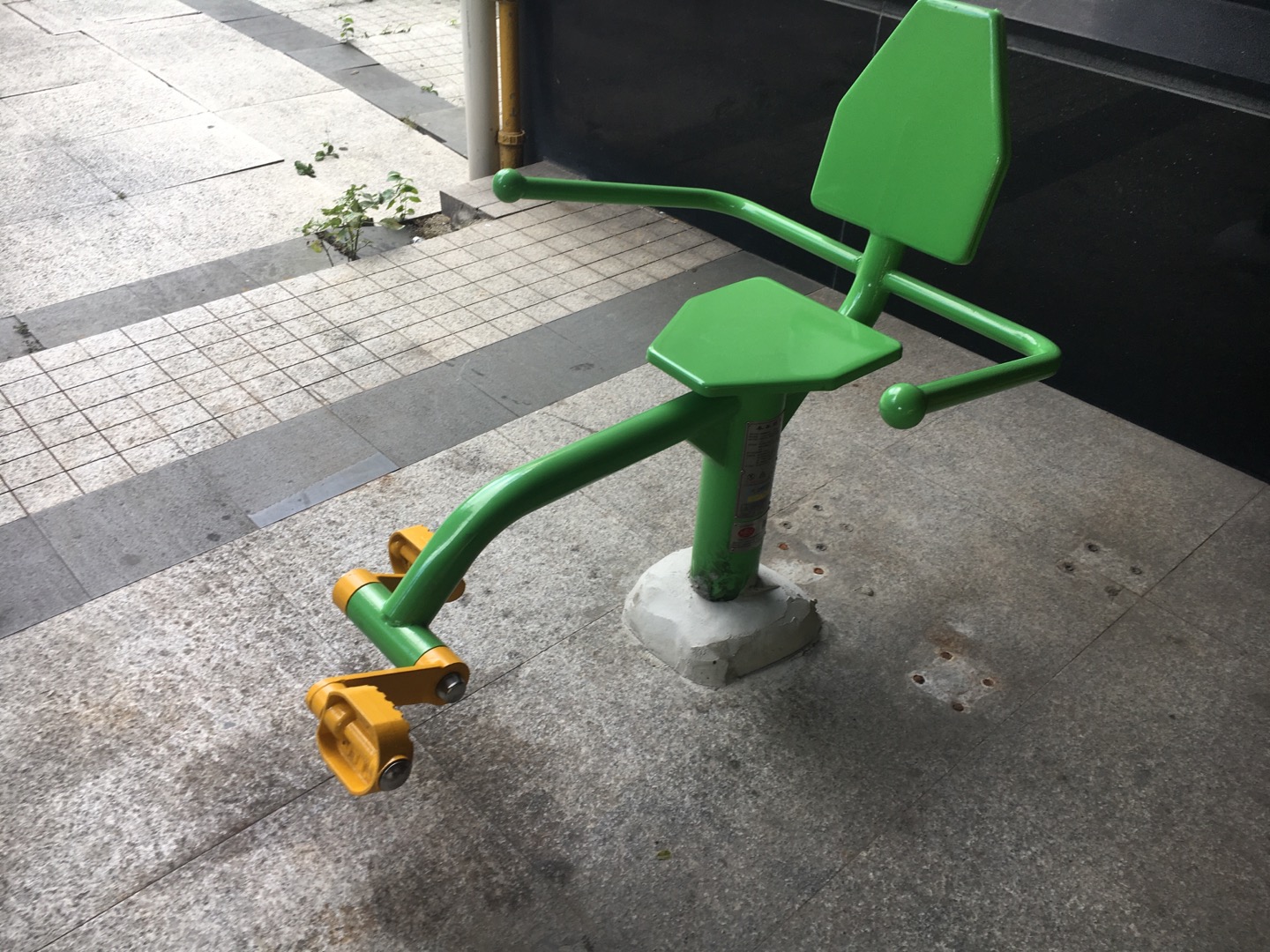 斜躺健身車
