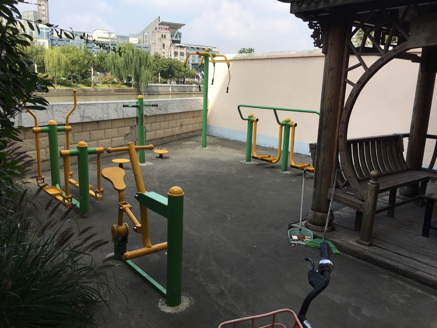 萬(wàn)后小區(qū)市民益智健身苑點(diǎn)
