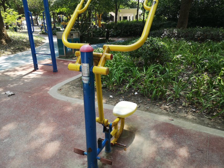 自重拉胸器