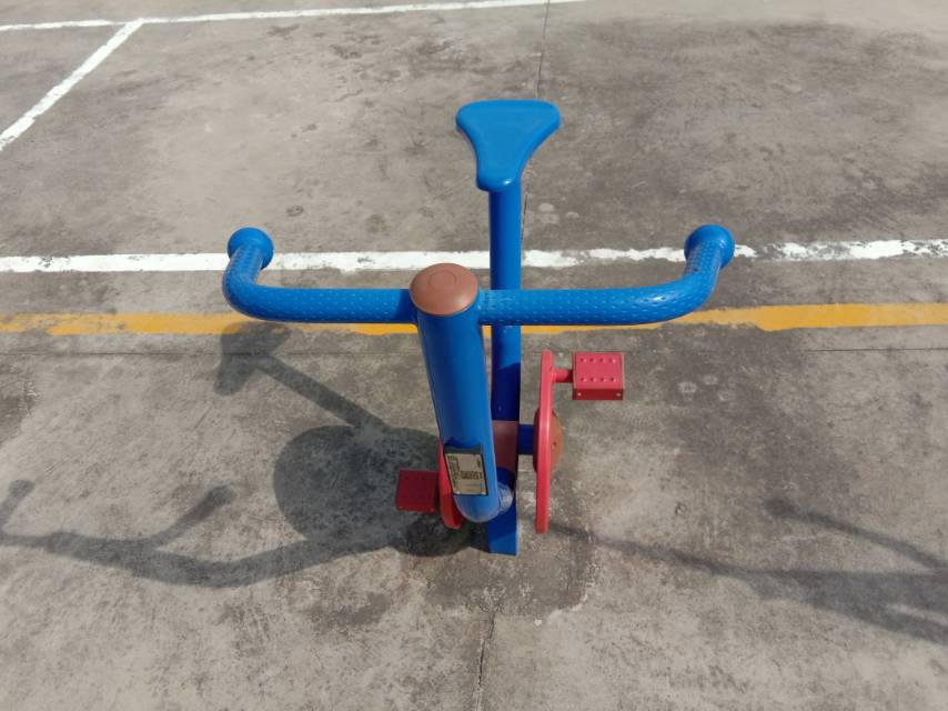 直立健身車