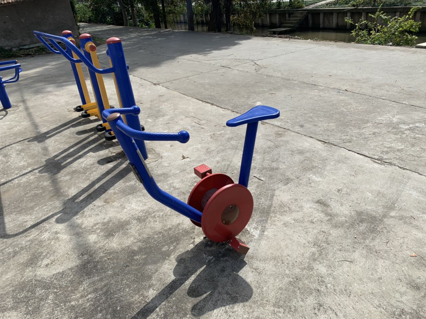 直立健身車