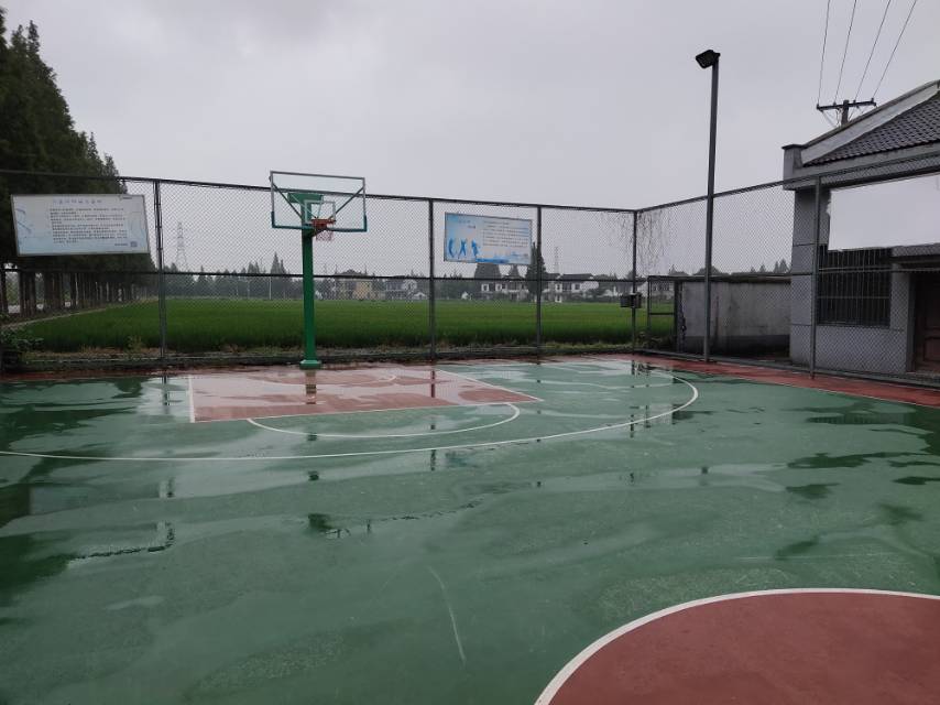 先鋒村籃球場