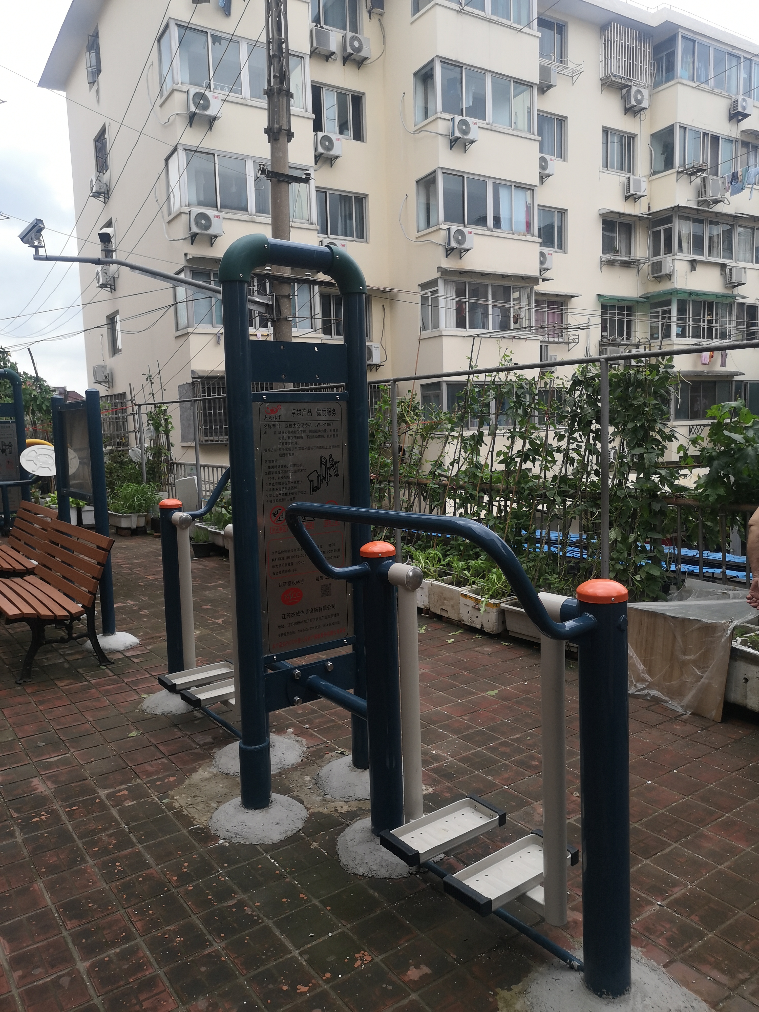 二位太空漫步機