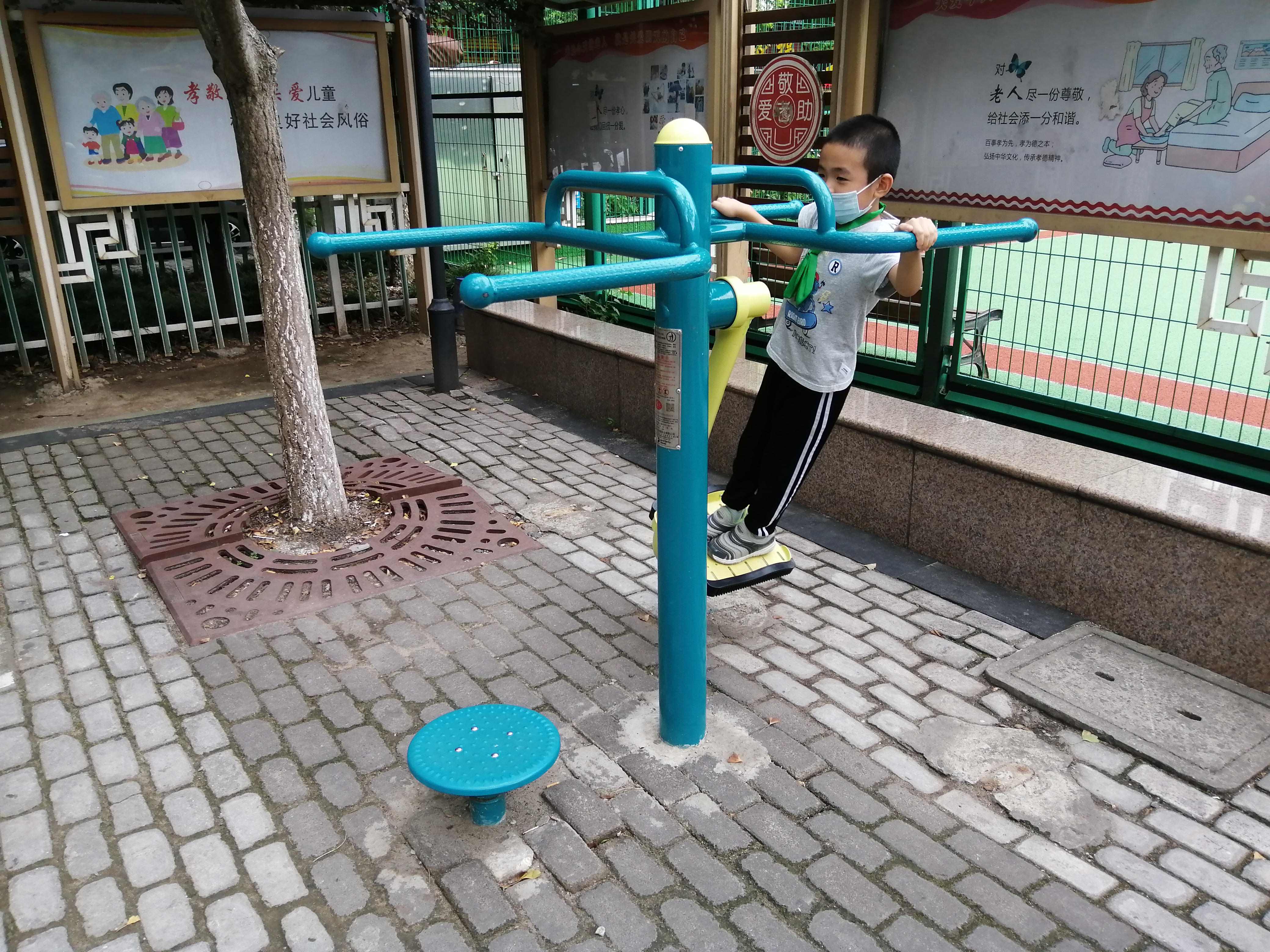 扭腰鐘擺器
