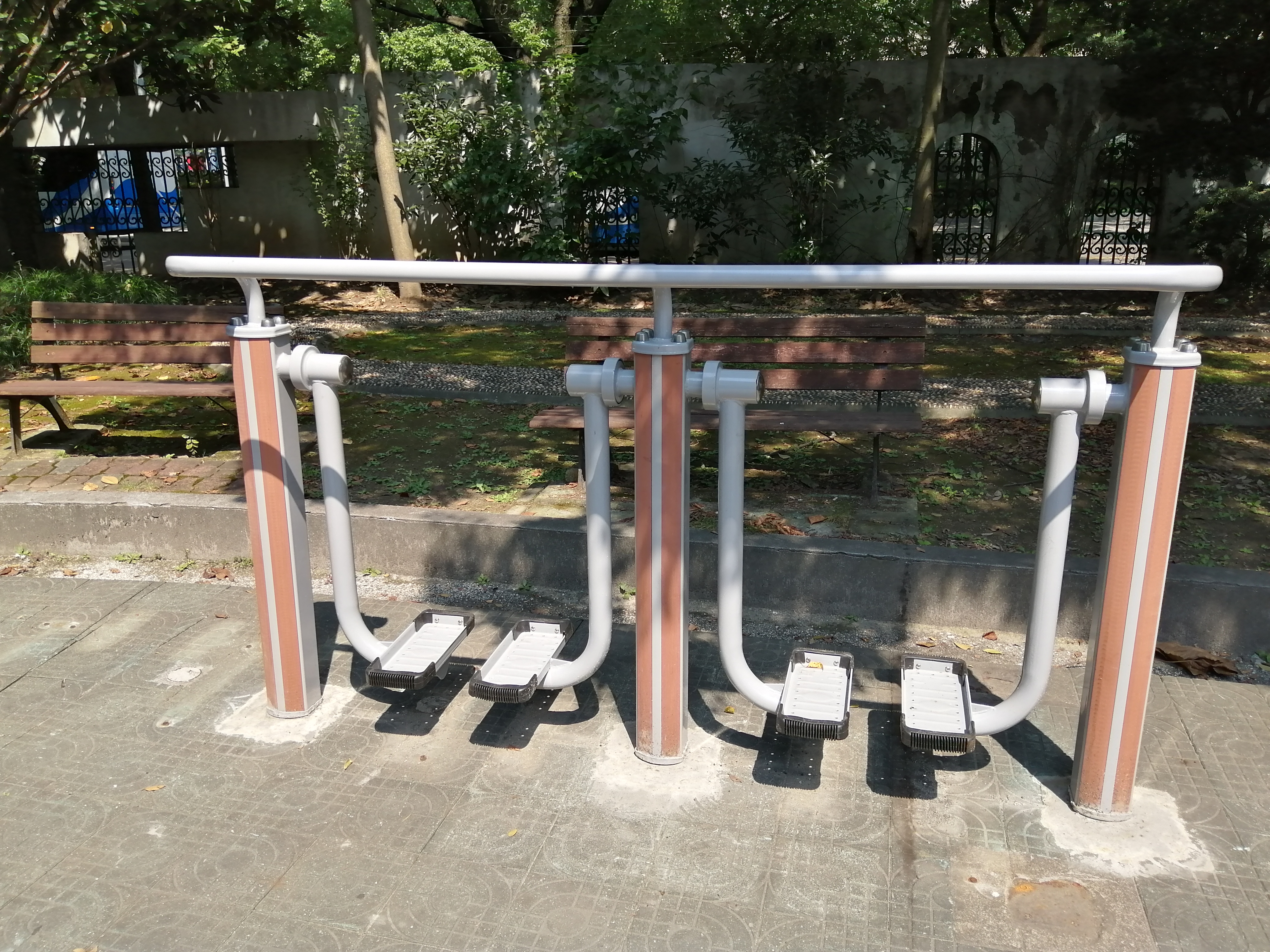 雙位太空漫步機