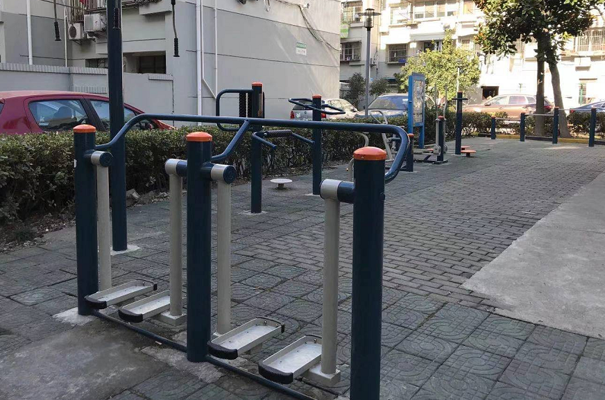 靜安區(qū)彭浦新村街道共和新路4555弄居委健身點