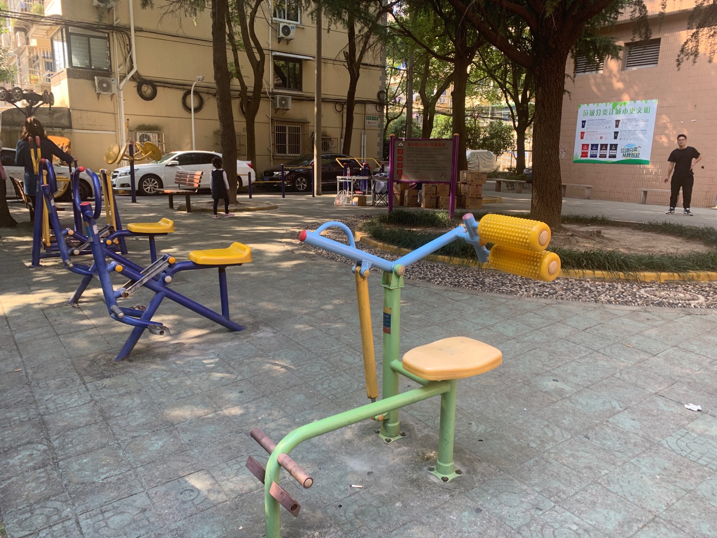浦三居委市民益智健身苑點1