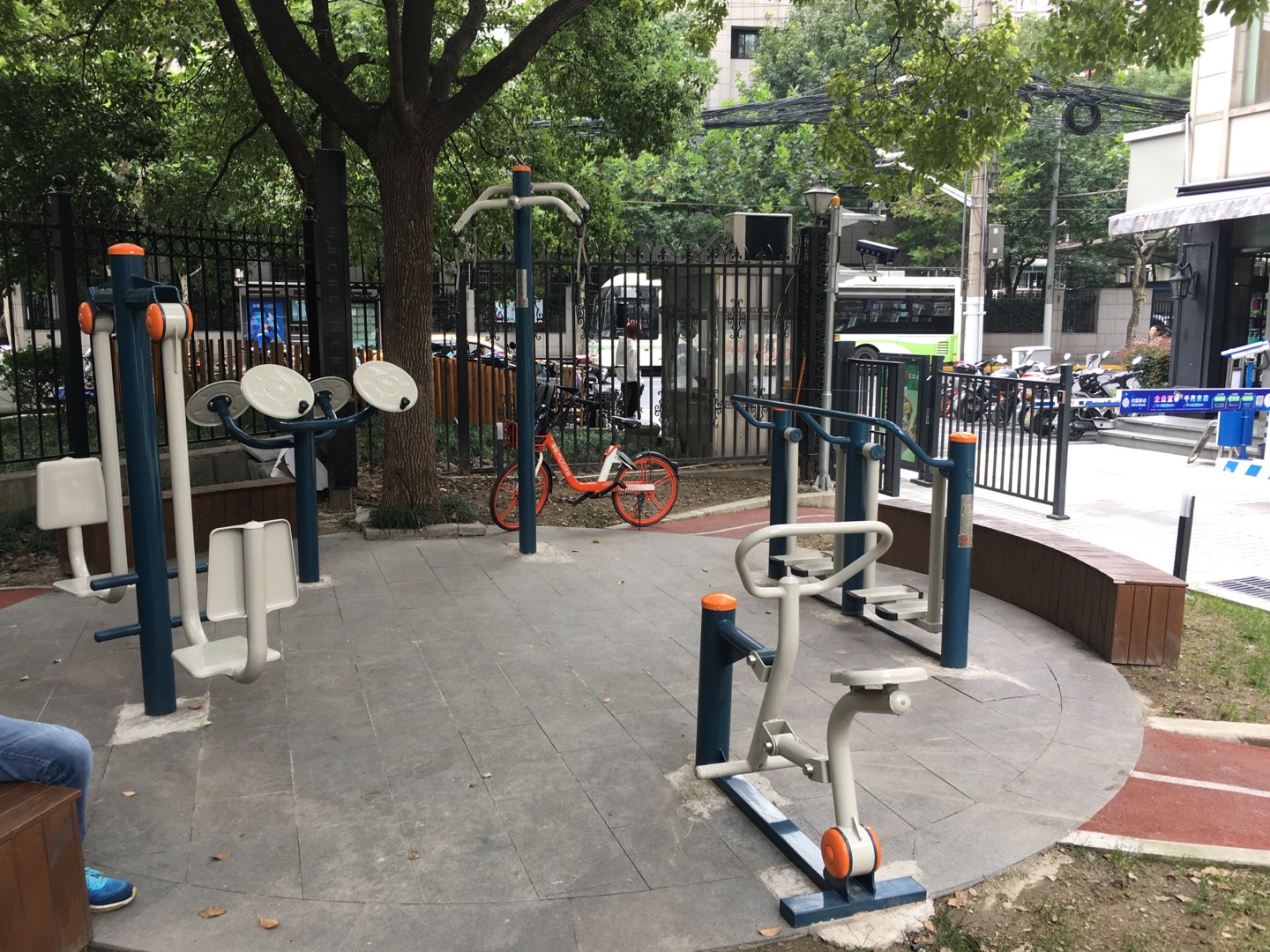 靜安區曹家渡街道三和居委健身點 （武定路1135弄）