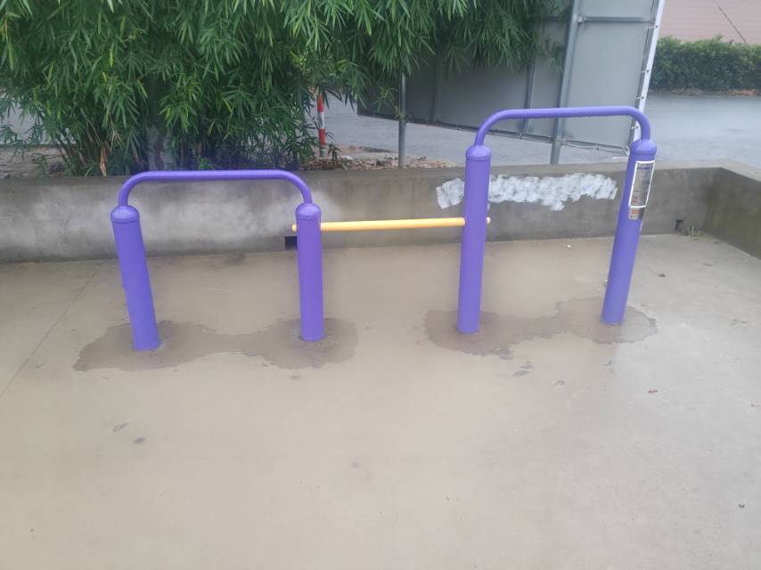 彈振壓腿器