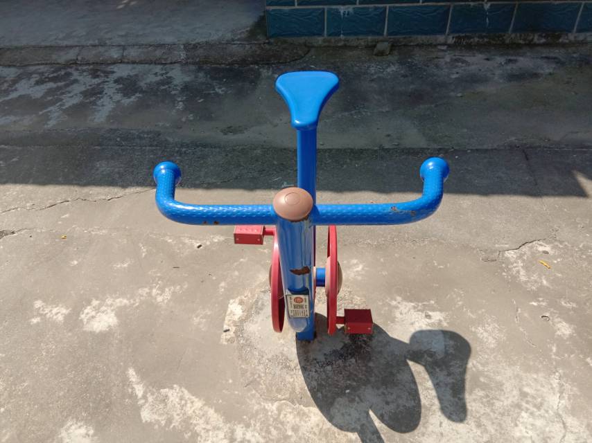 直立健身車