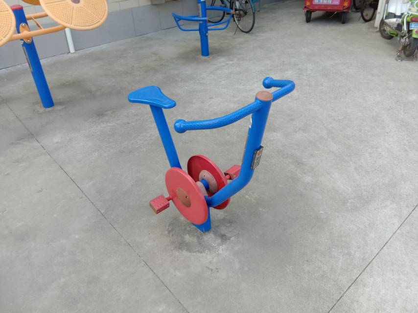 直立健身車